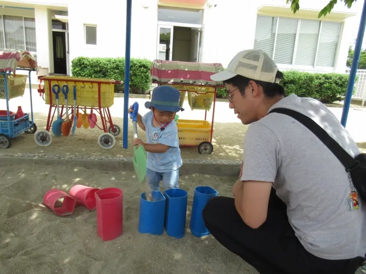 藤の木陰でお砂遊び